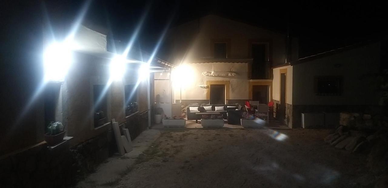 Casa Rural Los 7 Pinos De Gredos Наварредонда-де-Гредос Экстерьер фото